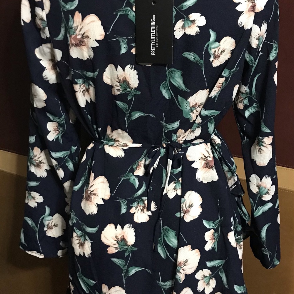 Pretty Little Thing Raina blue floral 👗 - Picture 13 of 14